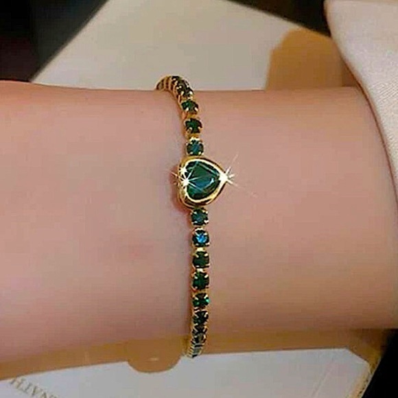 Jewelry - Gold Emerald Green Zircon Heart Bracelet